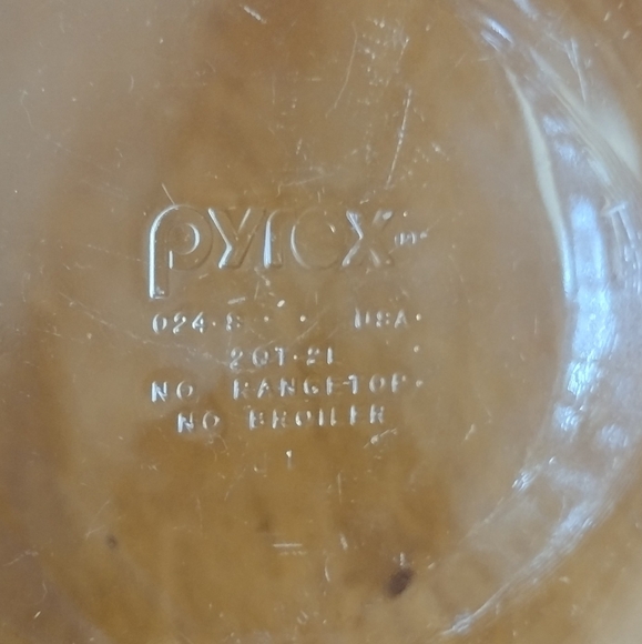 Pyrex 2 Qt Ribbed Clear Casserole with Matching Lid Light Green Tint #024-S - Picture 3 of 7